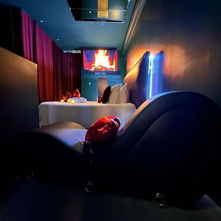 Mieuxqualhotel Jacuzzi Privatif Velvet Desire Бордо Экстерьер фото