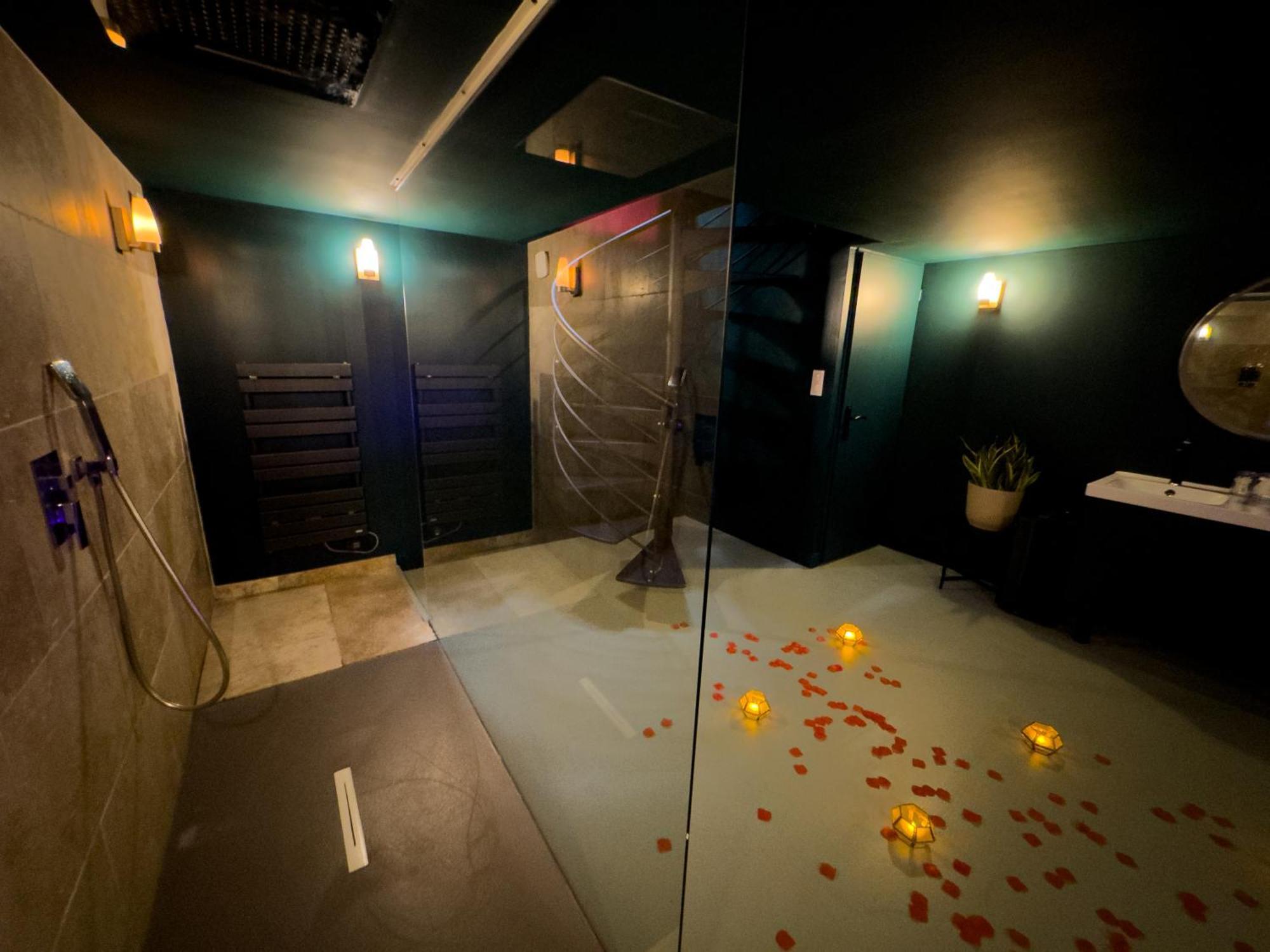 Mieuxqualhotel Jacuzzi Privatif Velvet Desire Бордо Экстерьер фото