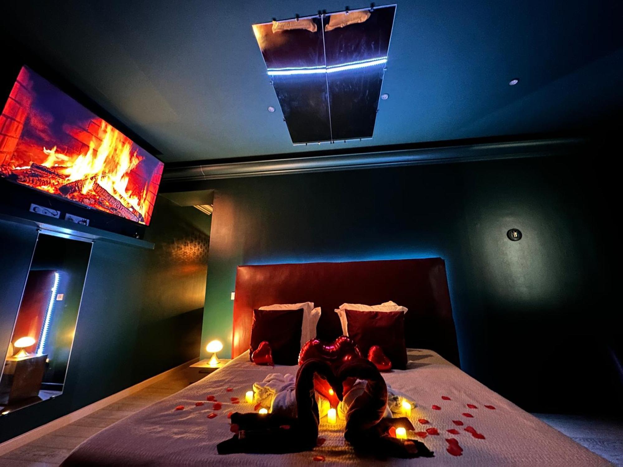 Mieuxqualhotel Jacuzzi Privatif Velvet Desire Бордо Экстерьер фото