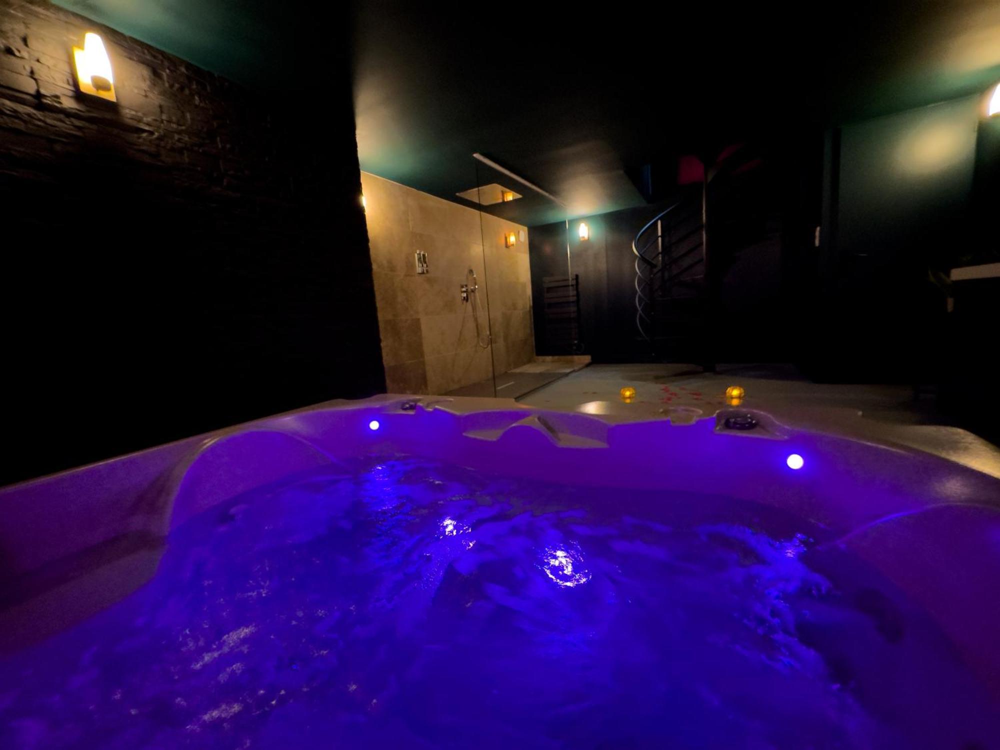 Mieuxqualhotel Jacuzzi Privatif Velvet Desire Бордо Экстерьер фото
