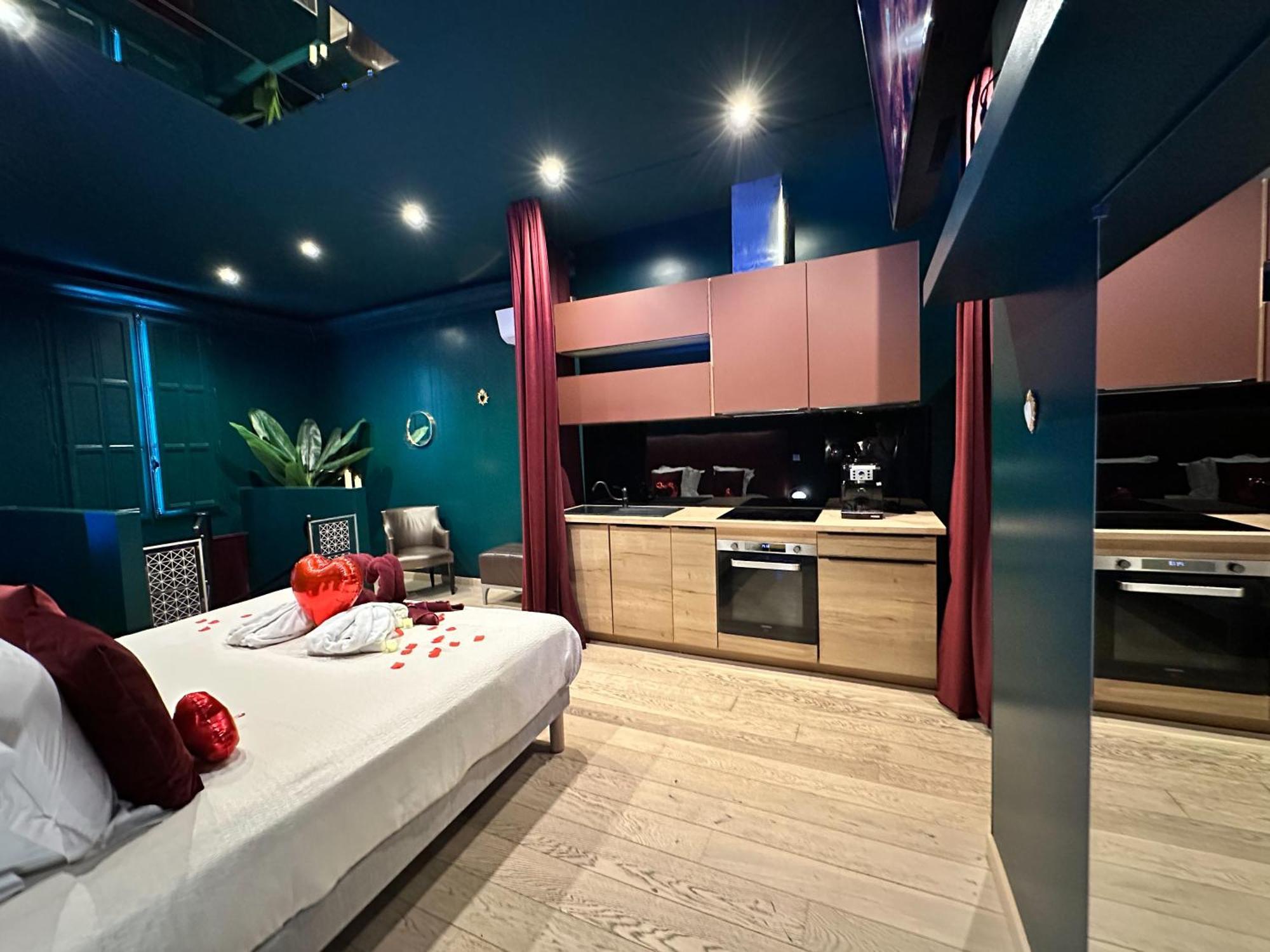 Mieuxqualhotel Jacuzzi Privatif Velvet Desire Бордо Экстерьер фото