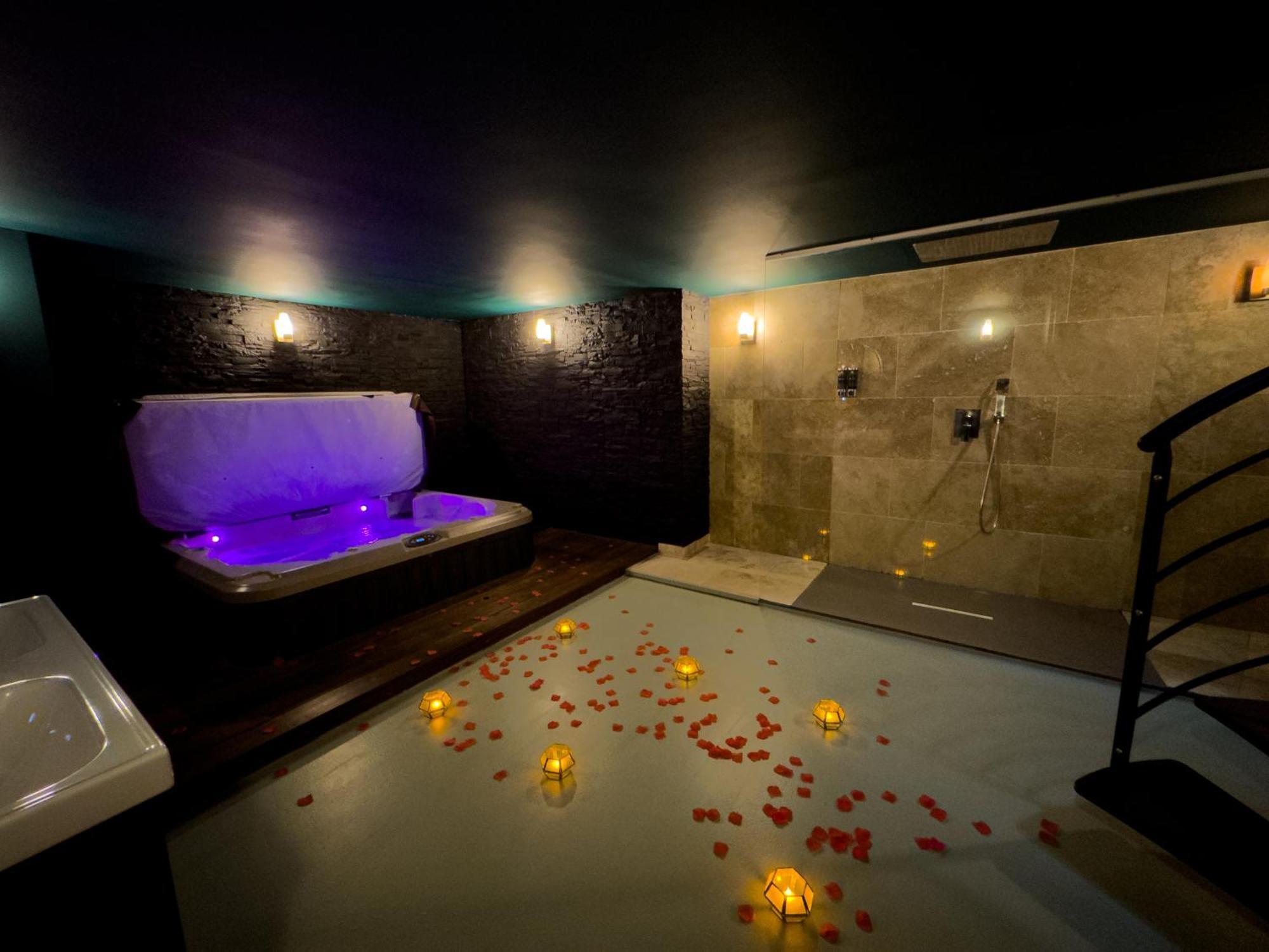 Mieuxqualhotel Jacuzzi Privatif Velvet Desire Бордо Экстерьер фото